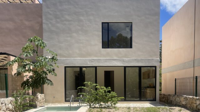 3 Bed/ 2 Bath Townhouse  with pool and large backyard
