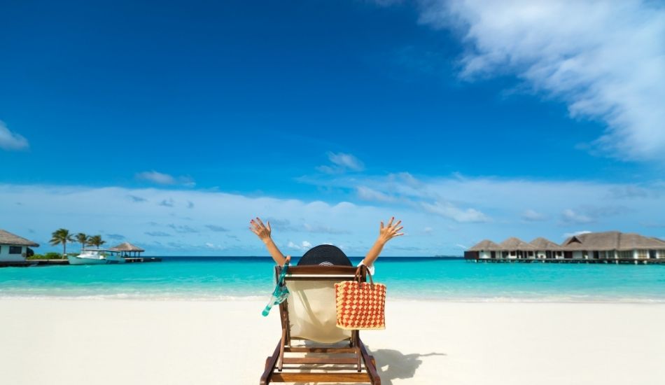 Best beaches for investment in Mexico – relaxing on white sand beach with turquoise water